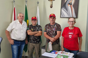 Recebemos a visita dos profissionais da J Franco Capacitação Profissional, que, de forma voluntária, ministraram uma palestra aos nossos professores sobre crises convulsivas.  Agradecemos pelo compromisso com a educação e a saúde!